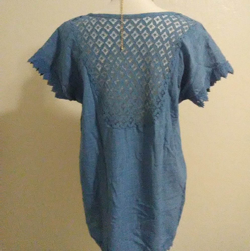 Lace back blouse - Picture 4 of 4